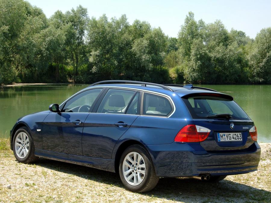  BMW 325i Touring 2006 года  (фото 9 из 16)